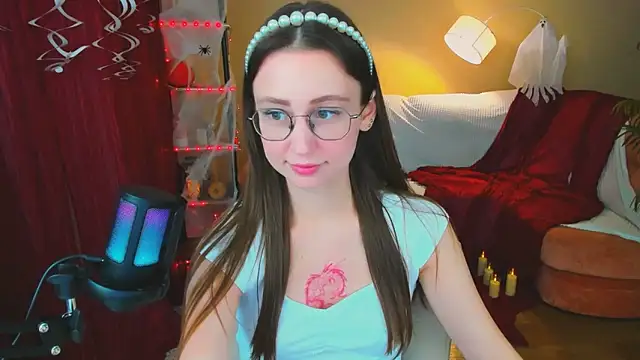 Snapshot of YourLovellyStory chatting on 10-24-25, 04:25 YourLovellyStory online show from 10-24-25, 04:25