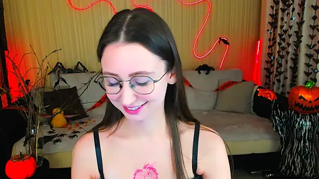 Snapshot of YourLovellyStory chatting on 10-30-25, 04:30 YourLovellyStory online show from 10-30-25, 04:30