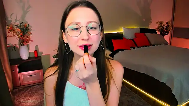 Snapshot of YourLovellyStory chatting on 11-04-25, 04:28 YourLovellyStory online show from 11-04-25, 04:28