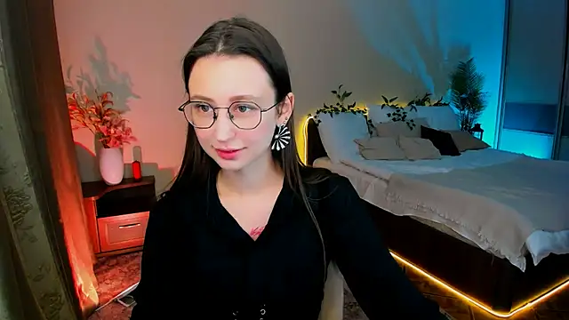 Snapshot of YourLovellyStory chatting on 11-11-25, 11:21 YourLovellyStory online show from 11-11-25, 11:21