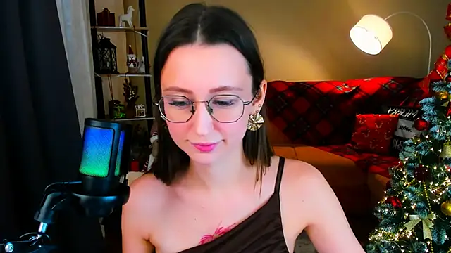 YourLovellyStory online show from 12-15-25, 04:55