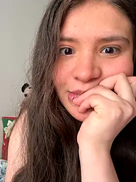 Snapshot of Emilyybennet_ chatting on 11-18-25, 09:30 Emilyybennet online show from 11-18-25, 09:30