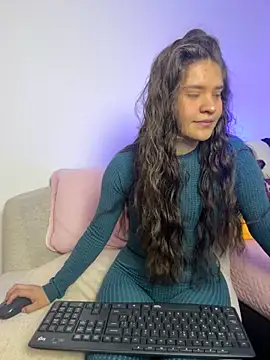 Snapshot of Emilyybennet_ chatting on 11-25-25, 09:31 Emilyybennet online show from 11-25-25, 09:31