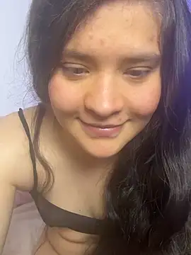 Snapshot of Emilyybennet_ chatting on 11-26-25, 02:45 Emilyybennet online show from 11-26-25, 02:45