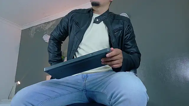 MrFox   online show from 11-08-25, 07:23