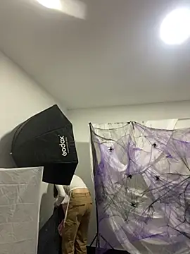 Emilia Bons online show from 10-08-25, 01:47