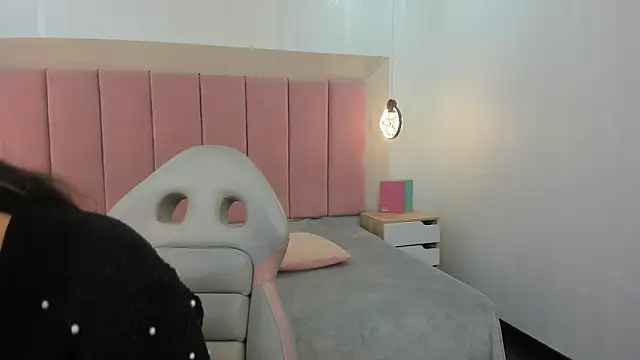 Emilia Bons online show from 02-06-26, 01:58