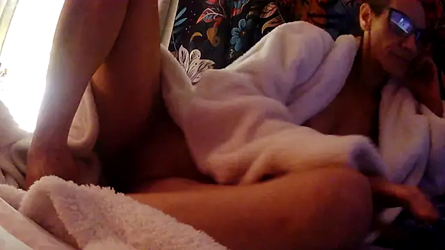 Snapshot of gypsyadventures1 chatting on 10-16-25, 06:03 gypsyadventures1 online show from 10-16-25, 06:03