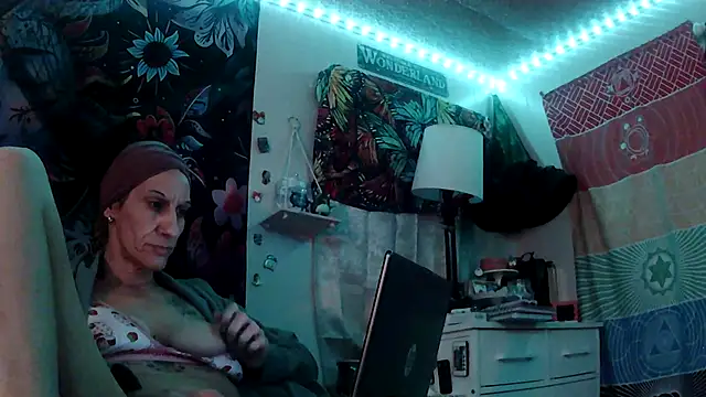 Snapshot of gypsyadventures1 chatting on 11-22-25, 06:45 gypsyadventures1 online show from 11-22-25, 06:45