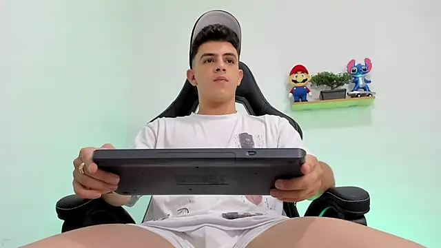 Mikecooper online show from 02-25-26, 01:37