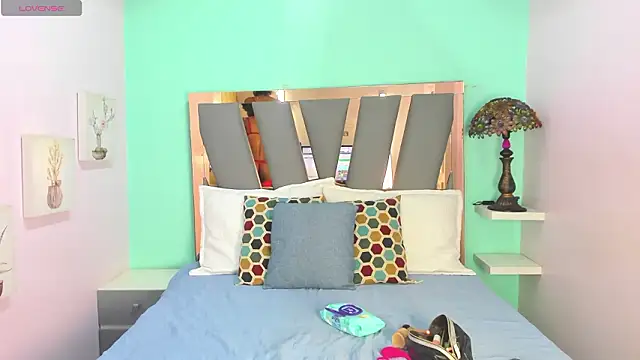 Snapshot of Violett_Salvatore chatting on 02-07-26, 09:29 Violett Salvatore online show from 02-07-26, 09:29