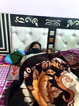 Love-pari077 online show from 12-02-25, 01:00