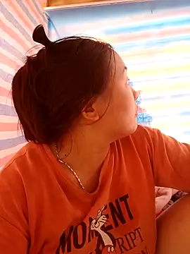 Snapshot of Love-Ly99 chatting on 10-15-25, 04:34 Love-Ly99 online show from 10-15-25, 04:34