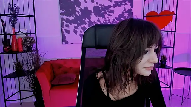 Snapshot of CrystallBloom chatting on 10-08-25, 01:36 CrystallBloom online show from 10-08-25, 01:36