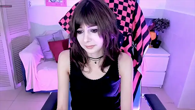 Snapshot of CrystallBloom chatting on 10-09-25, 01:36 CrystallBloom online show from 10-09-25, 01:36