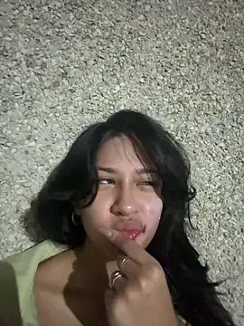 Snapshot of lynn9000 chatting on 11-13-25, 07:40 lynn9000 online show from 11-13-25, 07:40