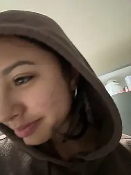 Snapshot of lynn9000 chatting on 11-23-25, 03:17 lynn9000 online show from 11-23-25, 03:17