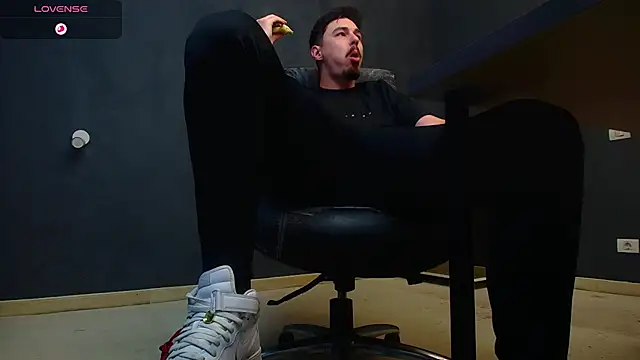 EnzoRace online show from 10-31-25, 06:47