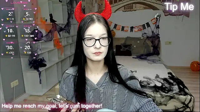 Snapshot of AlicaMoons chatting on 10-24-25, 11:50 AlicaMoons online show from 10-24-25, 11:50