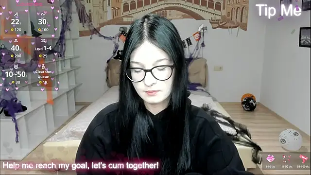 Snapshot of AlicaMoons chatting on 10-31-25, 06:47 AlicaMoons online show from 10-31-25, 06:47