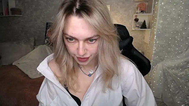 Snapshot of NickyAdamidi chatting on 01-08-26, 01:46 NickyAdamidi online show from 01-08-26, 01:46