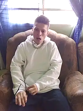 Snapshot of elinnki chatting on 10-05-25, 03:10 elinnki online show from 10-05-25, 03:10