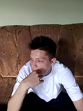 Snapshot of elinnki chatting on 10-25-25, 06:02 elinnki online show from 10-25-25, 06:02