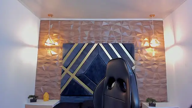 Emmaa white  online show from 11-17-25, 05:19