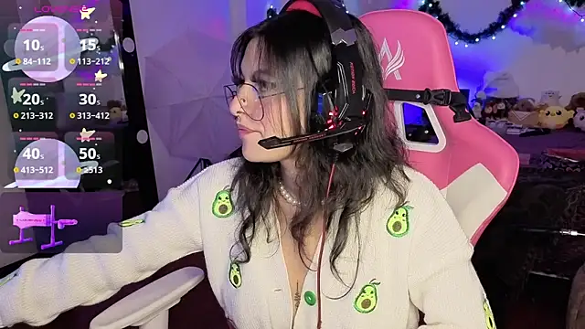 larah uwu online show from 12-15-25, 07:29