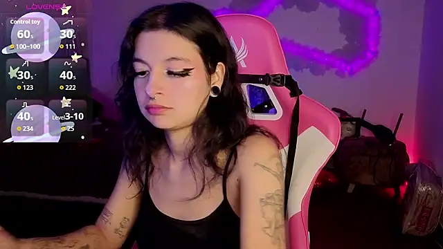 larah uwu online show from 02-21-26, 07:37