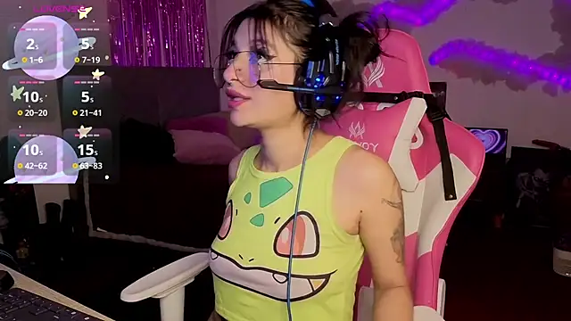 larah uwu online show from 04-12-26, 06:13