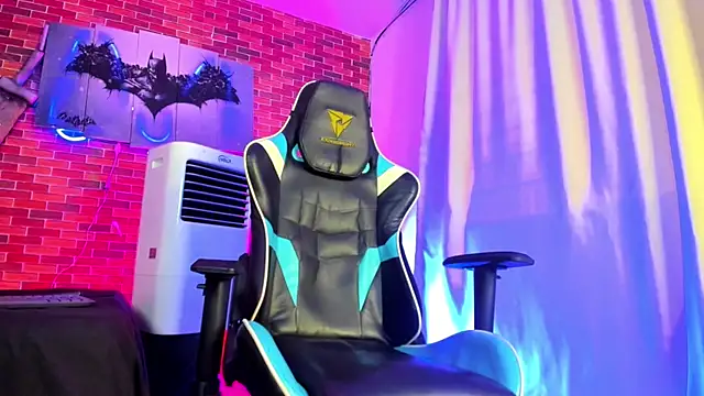 Snapshot of Paul_Bear chatting on 11-30-25, 09:30 Paul Bear online show from 11-30-25, 09:30