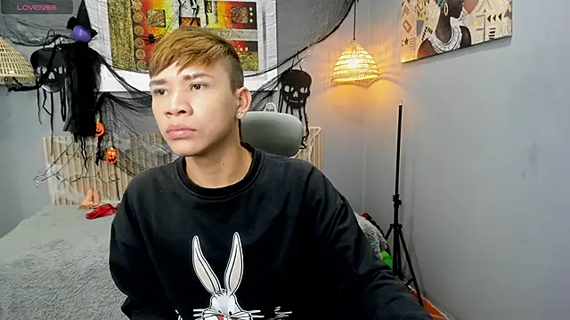 Snapshot of nathanclay chatting on 10-21-25, 05:19 nathanclay online show from 10-21-25, 05:19