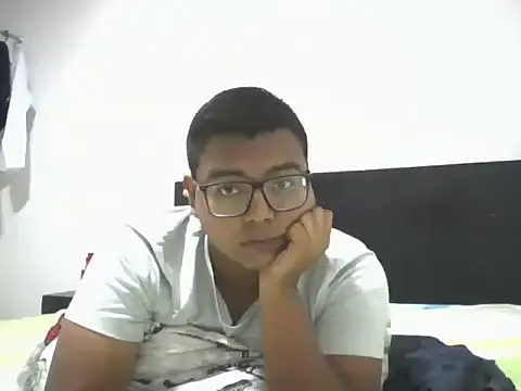 Snapshot of Adrian_Saint chatting on 09-10-25, 01:38 Adrian Saint online show from 09-10-25, 01:38