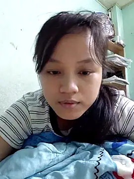 Snapshot of BabySweet-18 chatting on 04-04-26, 04:11 BabySweet-18 online show from 04-04-26, 04:11