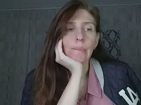 Snapshot of CandiCole chatting on 10-17-25, 03:31 CandiCole online show from 10-17-25, 03:31