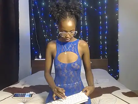 Snapshot of wild_smile chatting on 10-01-25, 01:00 wild smile online show from 10-01-25, 01:00