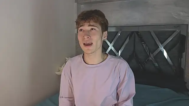  DantFox  online show from 12-18-25, 01:33