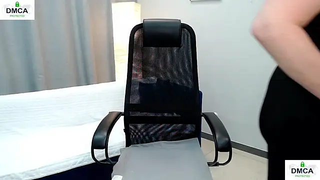 Snapshot of Pion_01 chatting on 02-10-26, 10:30 Pion 01 online show from 02-10-26, 10:30