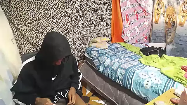 Snapshot of mike_ross11 chatting on 10-22-25, 03:12 mike ross11 online show from 10-22-25, 03:12