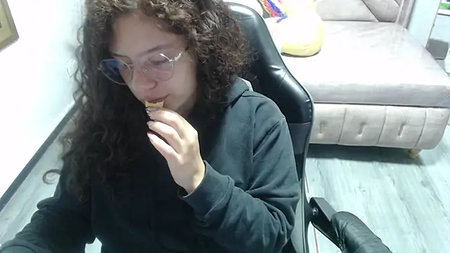 Velvet Moon V online show from 11-04-25, 01:32