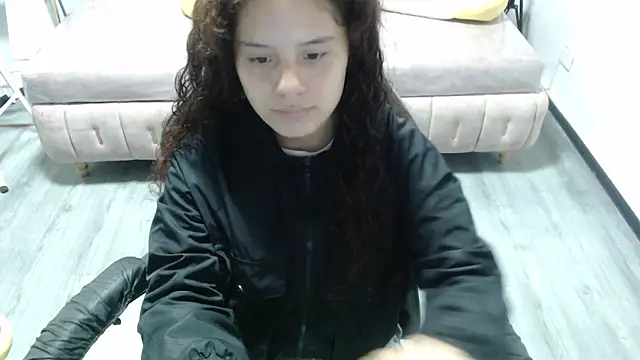 Velvet Moon V online show from 11-18-25, 01:04