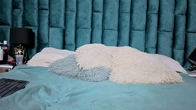 Emma Foxi online show from 02-17-26, 08:04