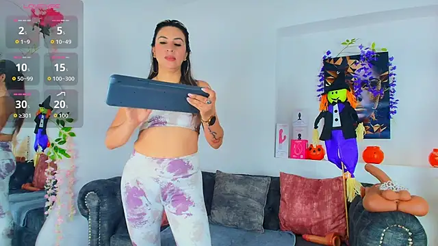 Snapshot of may_wood chatting on 10-25-25, 10:45 may wood online show from 10-25-25, 10:45