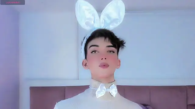 Baby FenixTS online show from 10-28-25, 06:28