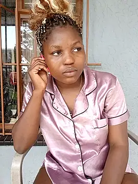 Snapshot of SweetHoney21_ chatting on 01-17-26, 12:10 SweetHoney21 online show from 01-17-26, 12:10