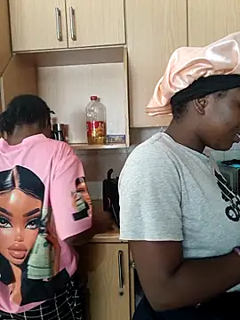 Snapshot of SweetHoney21_ chatting on 02-01-26, 10:36 SweetHoney21 online show from 02-01-26, 10:36