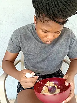 Snapshot of SweetHoney21_ chatting on 02-22-26, 08:35 SweetHoney21 online show from 02-22-26, 08:35