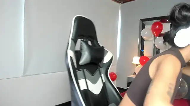 Adhara7 online show from 12-16-25, 07:41