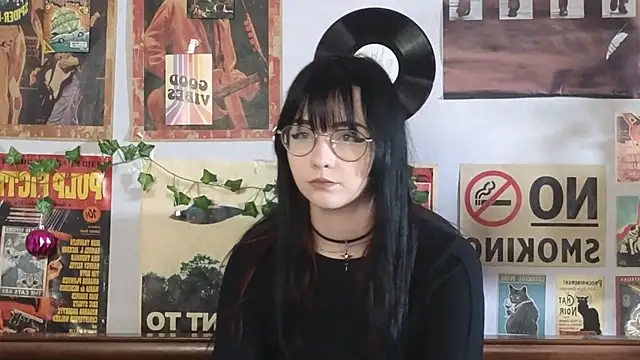 Snapshot of BereniceBattersby chatting on 10-28-25, 08:29 BereniceBattersby online show from 10-28-25, 08:29